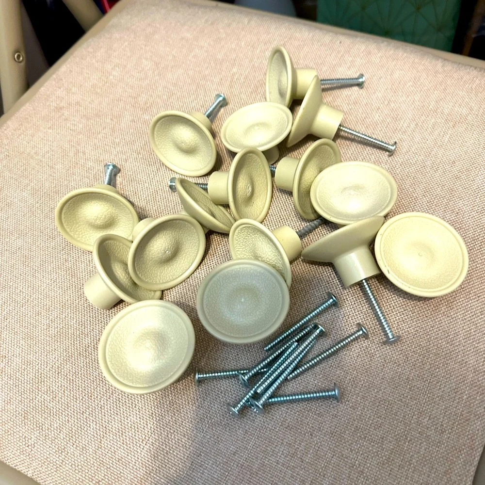 16 Stanley Ivory Color Cabinet Knobs with Screws